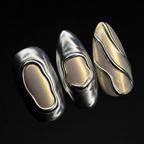 Macro close-up 3D oval frame and wavy line salon-quality press-on nails silver gold chrome liquid metal — LuxepressCo